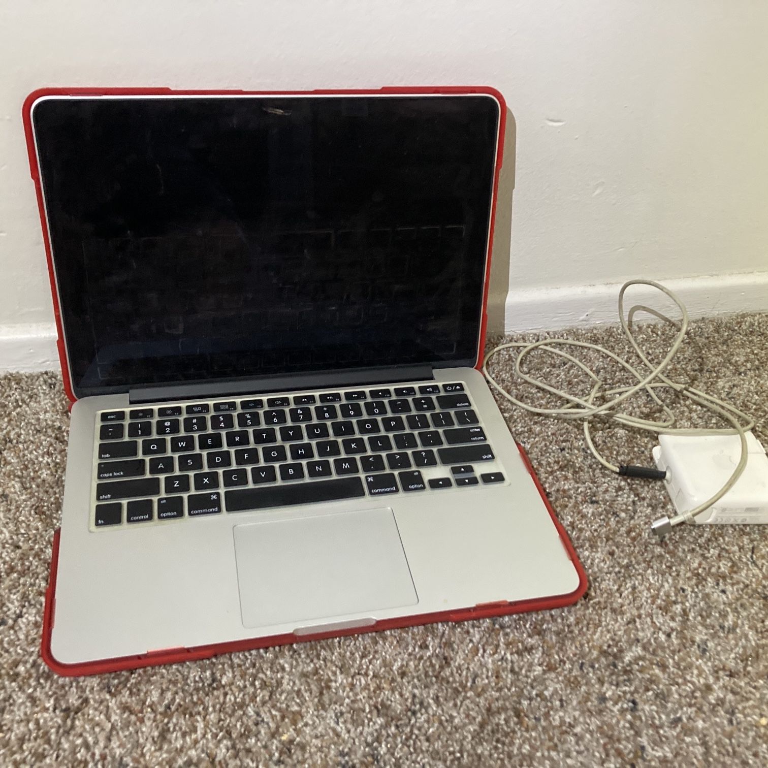 MacBook Pro (Retina, 13-inch, Late 2013) with accessories - $250 (Sherman Oaks)