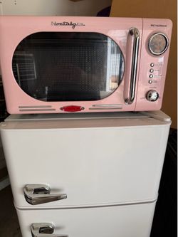 Retro mini fridge and microwave combo