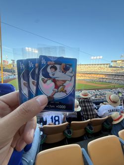 ONE PIECE X DODGERS LUFFY DON CARD  AND HAT