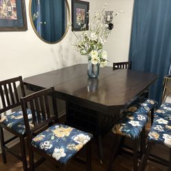 “New city, new chapter… this table set needs a new home TODAY”