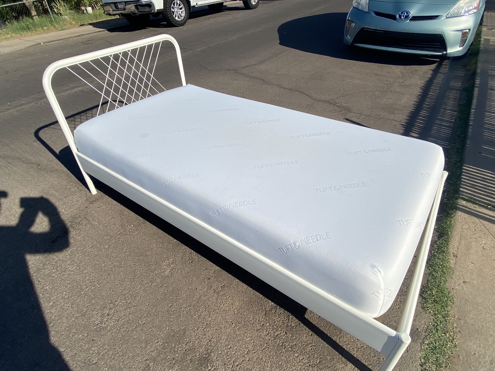 FREE DELIVERY: Twin Tuft And Needle Memory Foam Bed