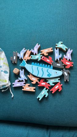 Wooden Balance The Cat Game – 23-Piece Stacking Toy with Fish Base, Colorful Cats, Wooden Die & Storage Bag – Fine Motor Skill Builder – Ages 3+