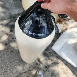 PO4033-015 Polyform F6 fender