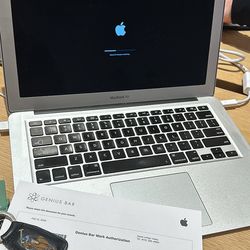 Apple MacBook Air MD760LL/A 13.3-Inch Laptop (Intel Core i5 Dual-Core