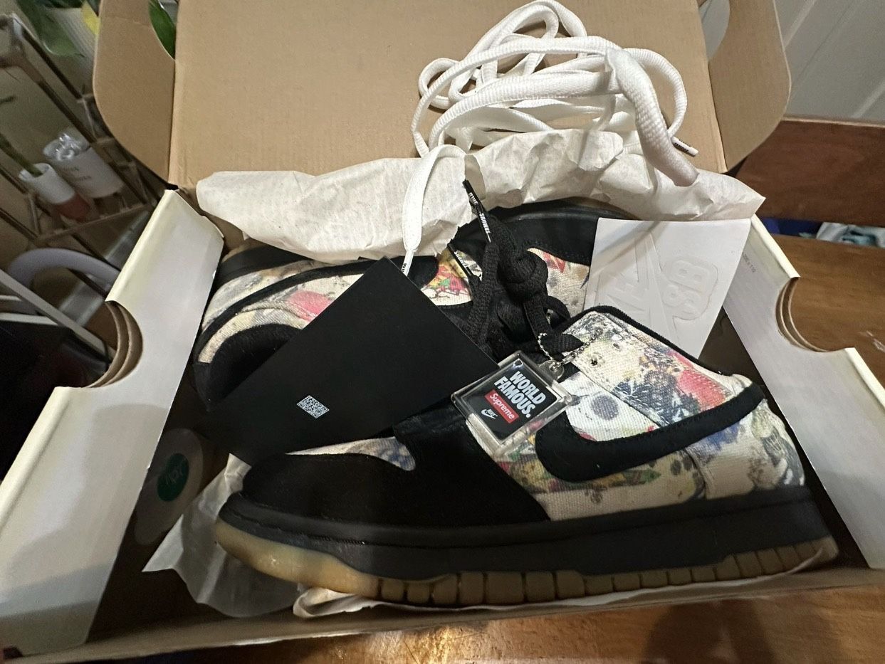 Supreme Nike Dunks