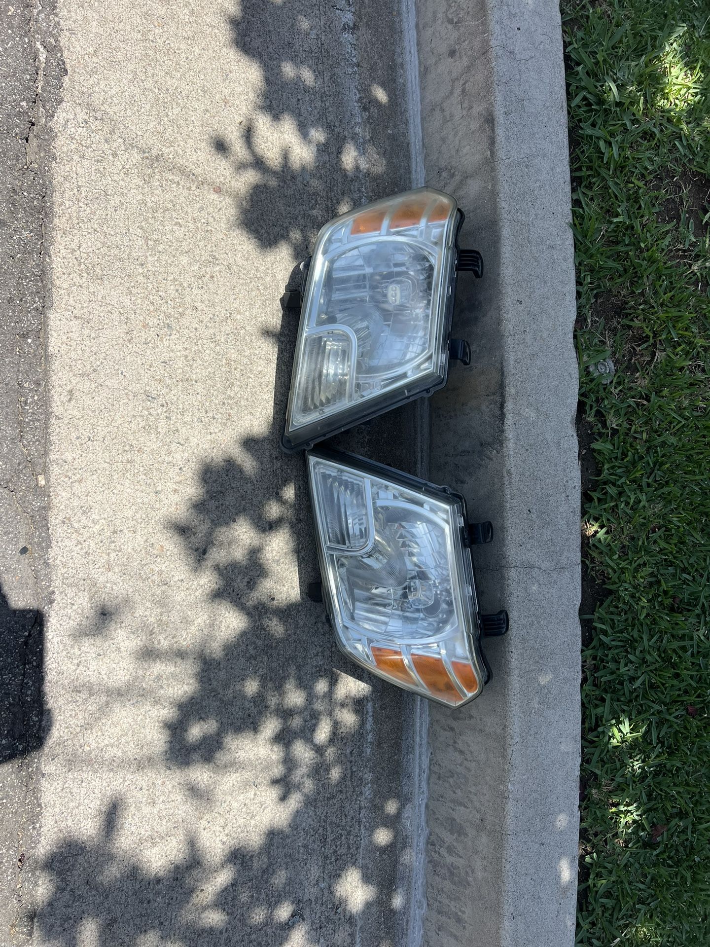 Nissan Frontier Oem Headlights