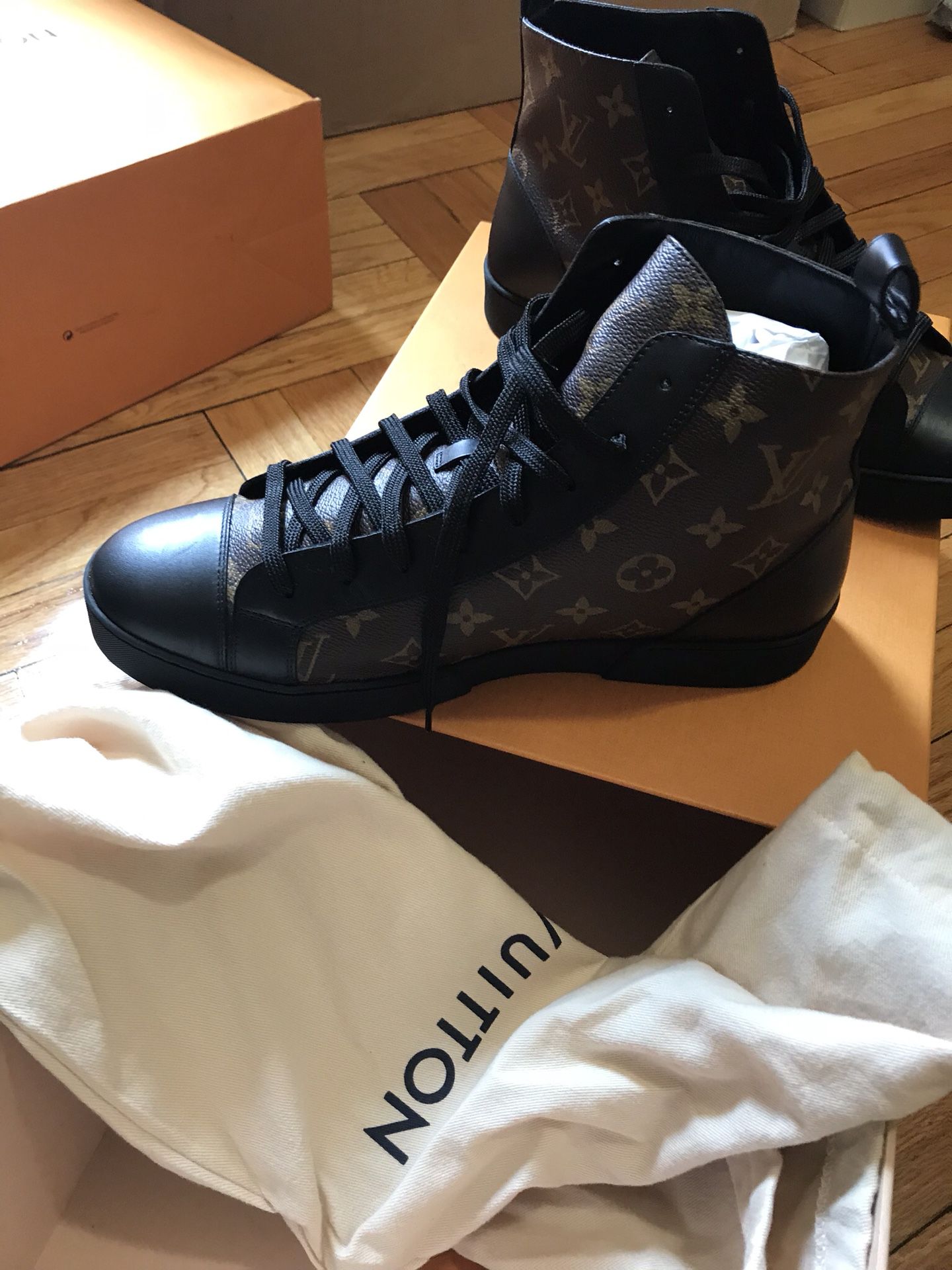 MEN AUTHENTIC LOUIS VUITTON MATCH-UP SNEAKER BOOT for Sale in