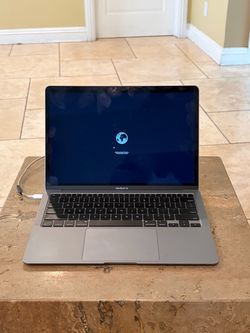 2020 MacBook Air 13 1.1Ghz i5 quad core 8GB 512GB Like New