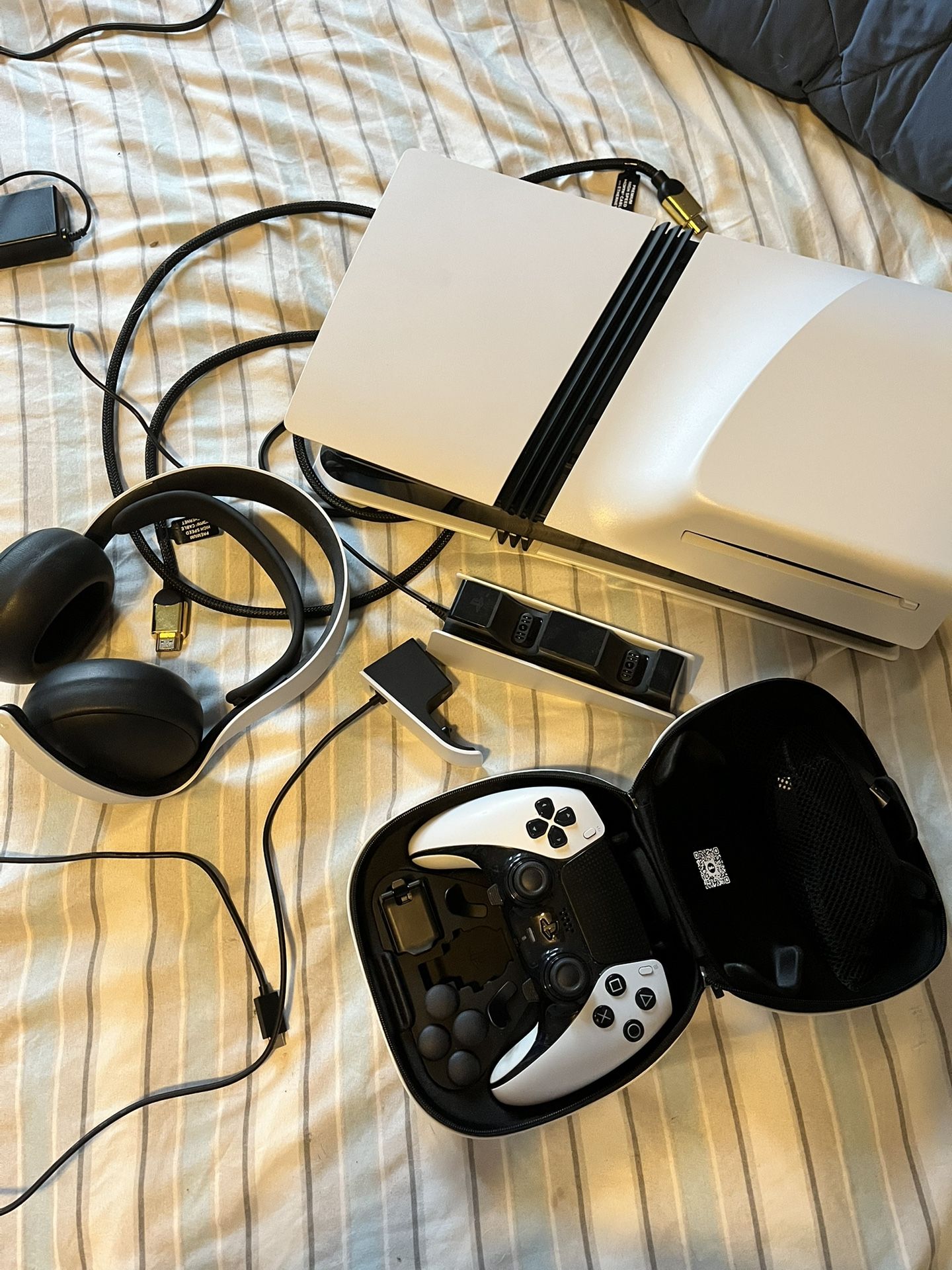 PS5 Pro Bundle – Edge Pro Controller, Pulse Elite Headset, Disc Drive