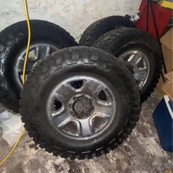 Ram 2500 Wheels and tires