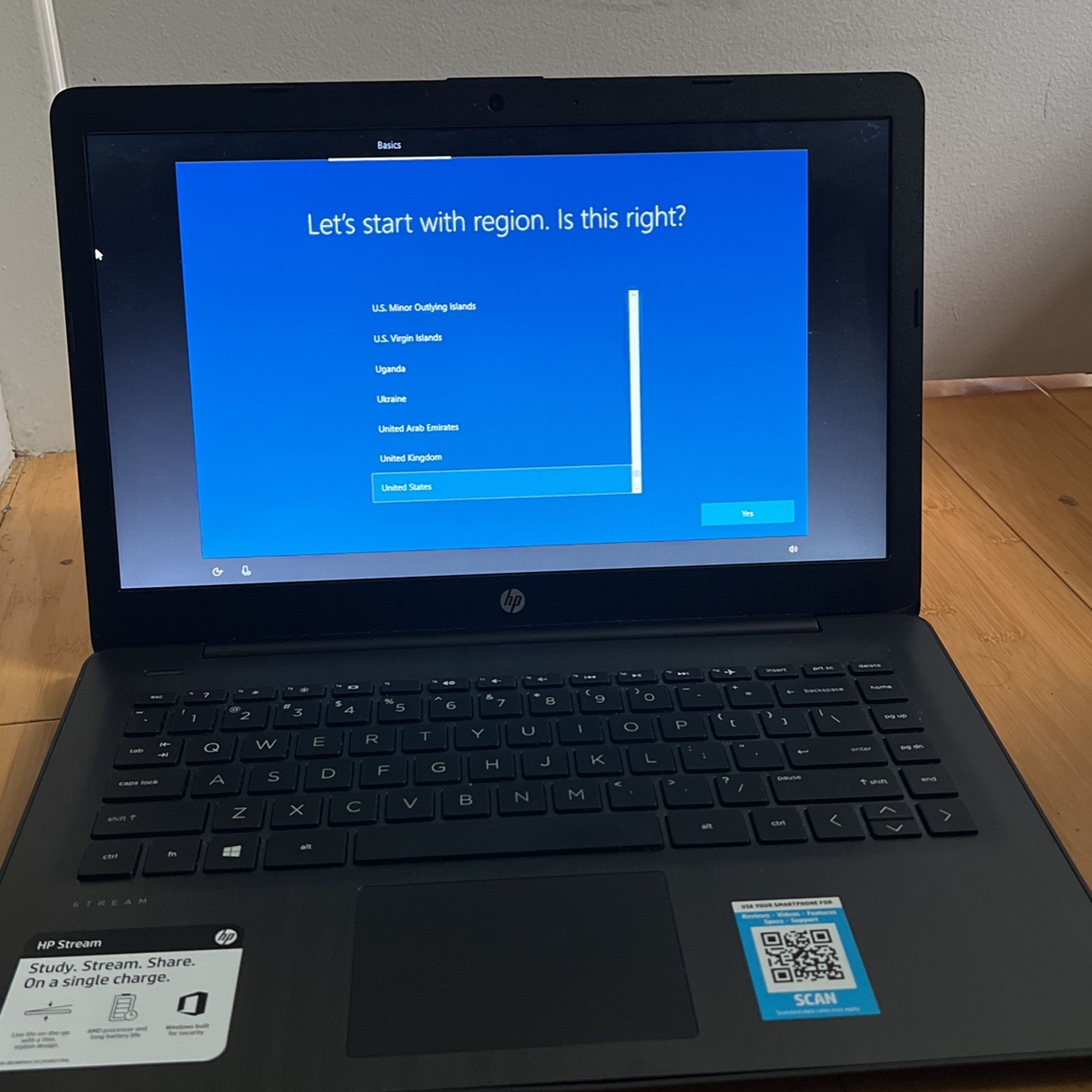 HP Stream 14-ds0013dx 14" PC Laptop, 4GB RAM, 64GB SSD, Windows 10 Home, Brilliant Black
