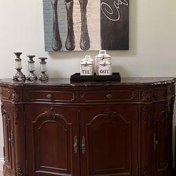 Bufet Whit Granit In The Top