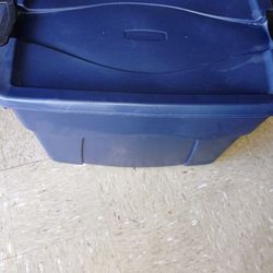 Large Rubbermaid Storage Bin Pickup Only Cash 