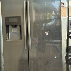 Samsung Dbl Door Refrigerator W/ Dispenser