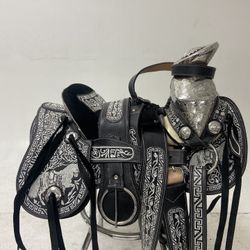 Preciosa Montura Charra Bordada Con Herrage Y Fuste Plateado Completo 