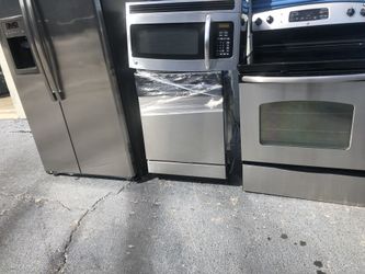 Stainless steel kitchen appliance sets