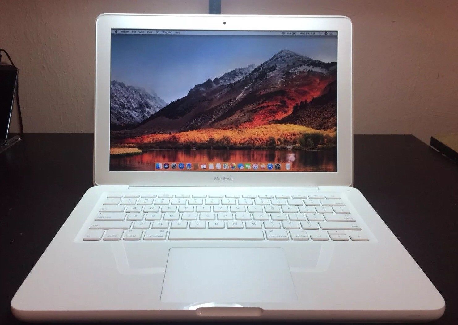 Apple MacBook White 13" 500GB HDD 2.26 GHz 4GB RAM Os High Sierra 2010