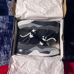 Jordan 4  2 C 