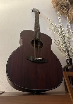 Orangewood Oliver model