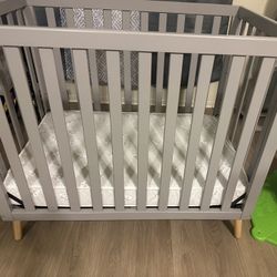 Delta Mini Crib Like New 