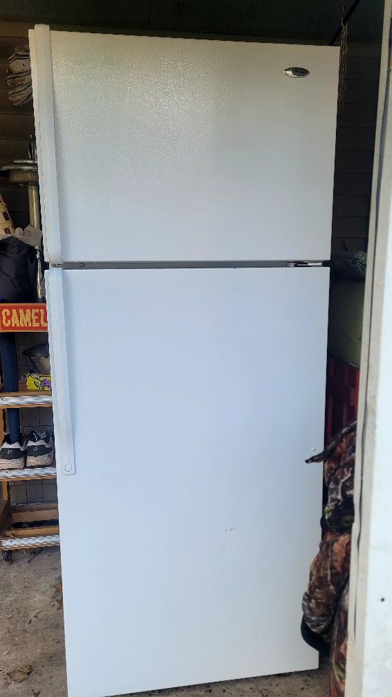 REFRIGERATOR 