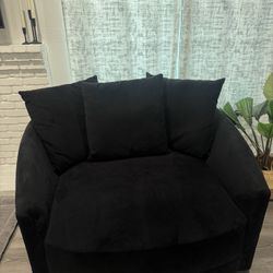 Oversized Cozy Chair – Black Suede