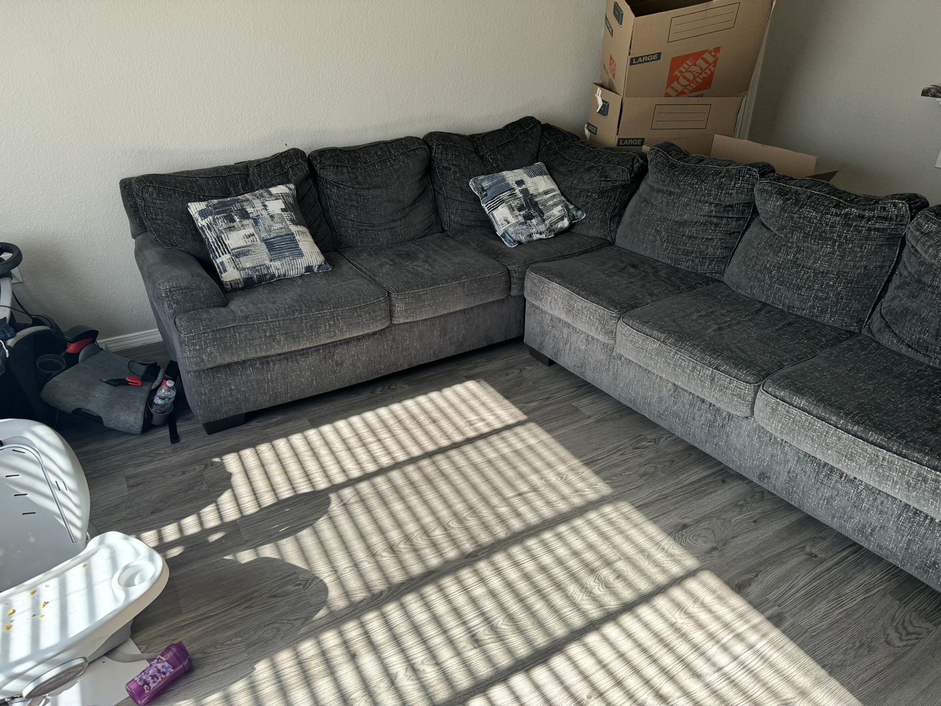 Broyhill Hollyview Shadow 3-Piece Sectional