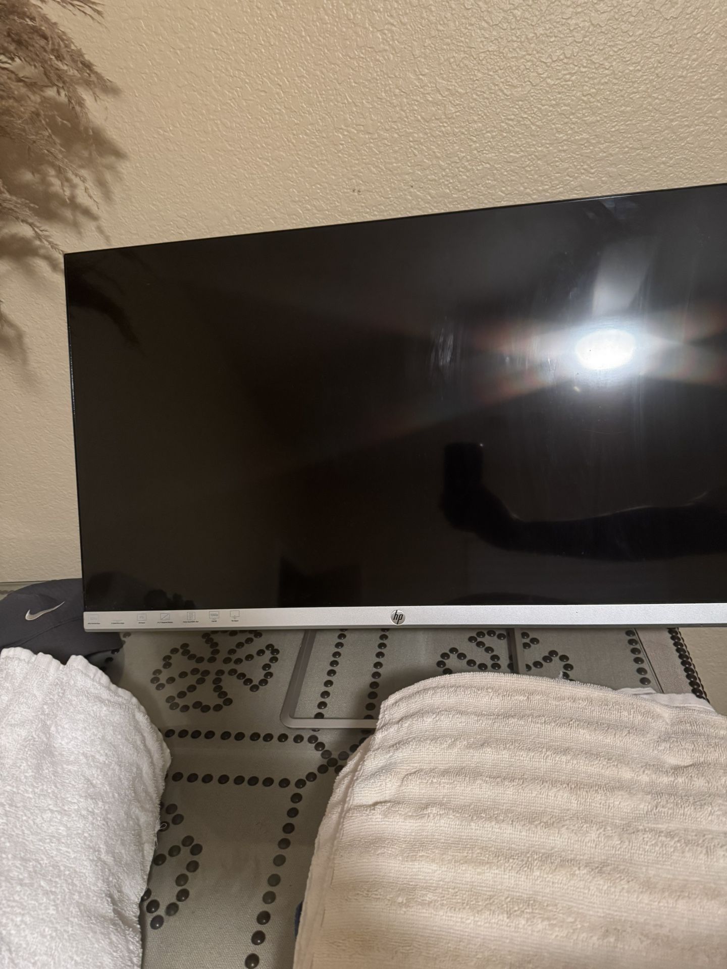 Two HP 30in monitors