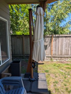 Patio Umbrella - Offset Cantilever Umbrella