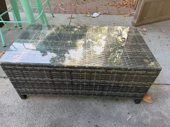 Outdoor patio table