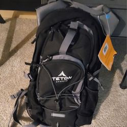 Teton Oasis Hydration Backpack (Brand NEW)