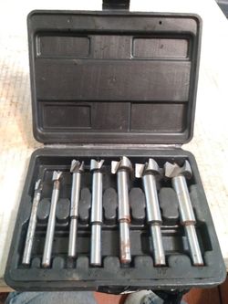 7 LARGE FORSTNER BITS IN VERY GOOD CONDITION WITH CARRYING CASE
