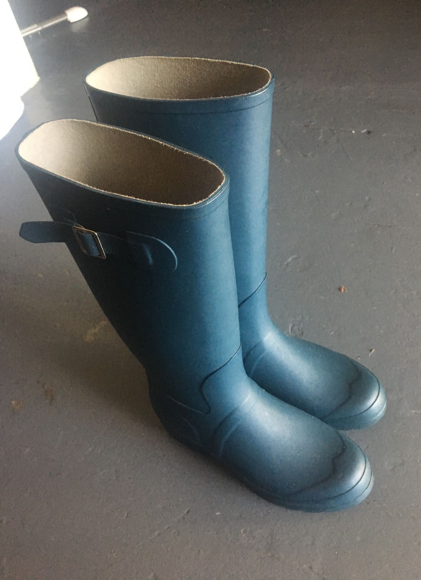 Nomad size 8 rain boots