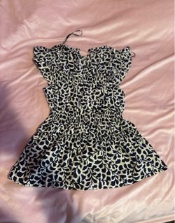 X-small Black and White Floral Ruffle babydoll blouse