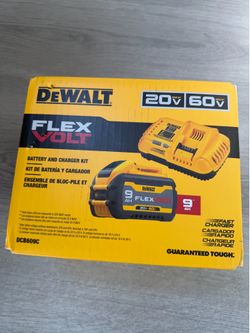 Dewalt 20V/60V MAX FLEXVOLT Lithium-Ion 9.0Ah Battery and Charger Starter Kit