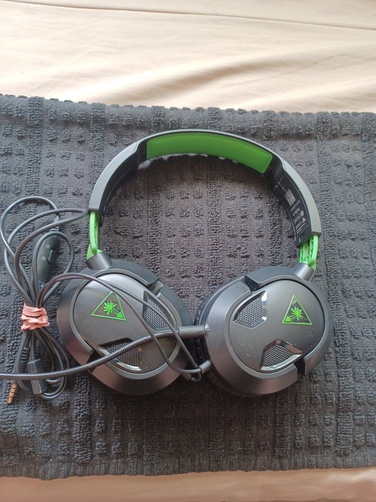 TURTLE BEACH HEADPHONES LIKE NEW,PS2,PS3,XBOX,XBOX1 ONLY PICK UP