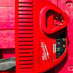 Milwaukee M12 Charger 