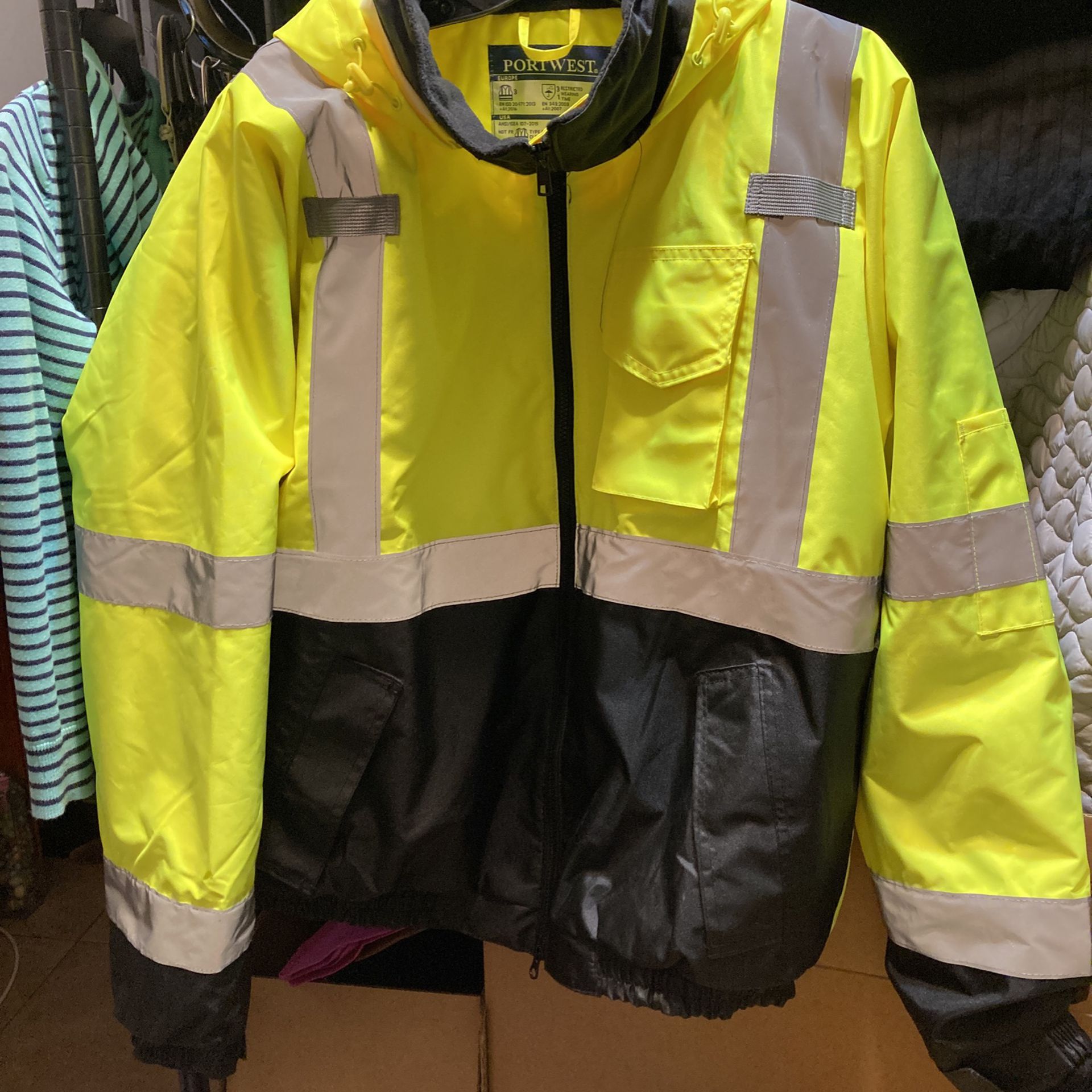 Men’s Size Large Reflective Jacket 