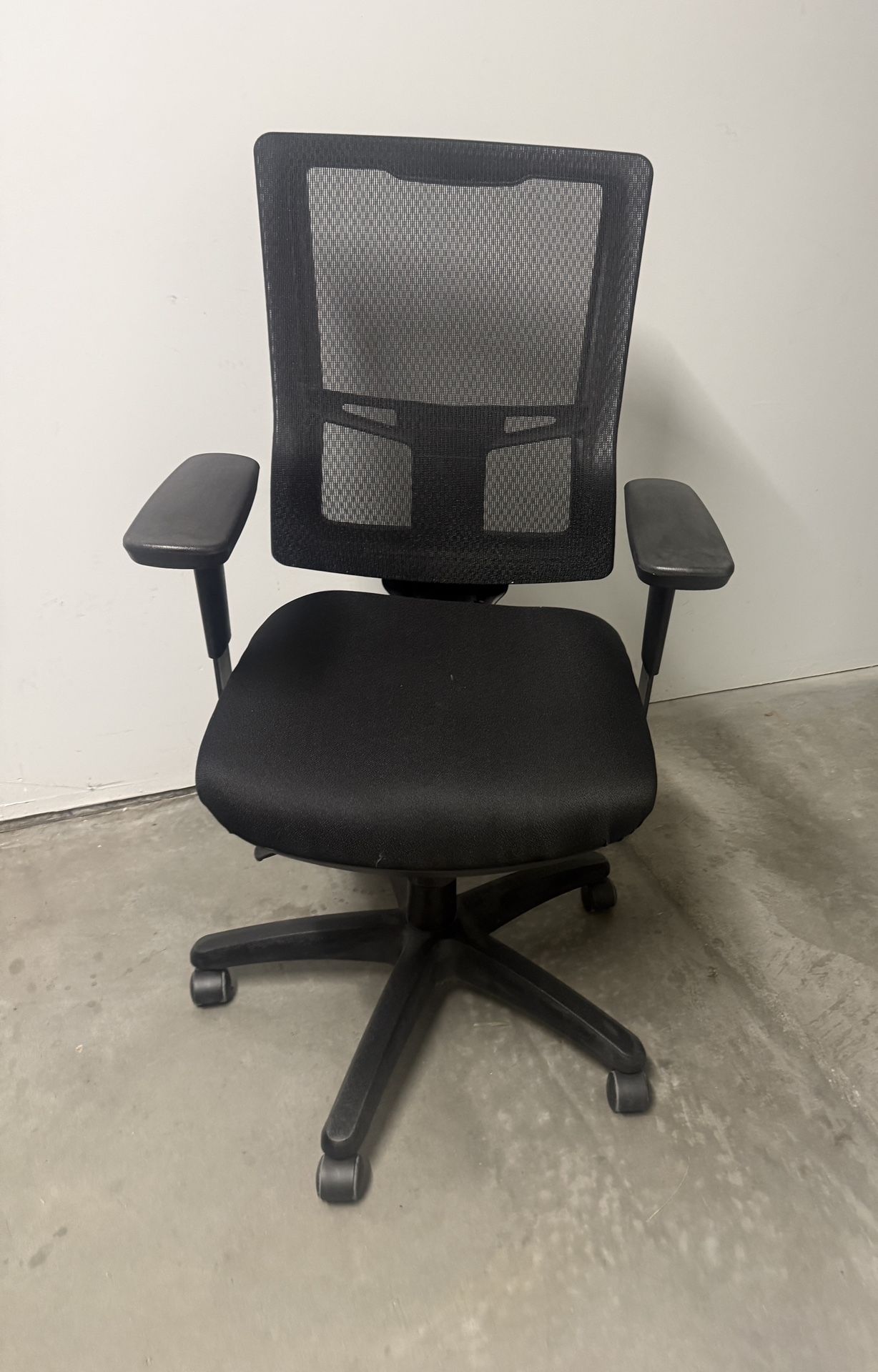 Uline Ergo Mesh Chair - Black