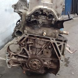 2002 HONDA CIVIC SI 2DOOR HATCH. NEW HEADER. POSSIBLY ROD ISSUES. MAKING NOISE