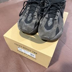 Adidas Yeezy boost 700 vanta size 12