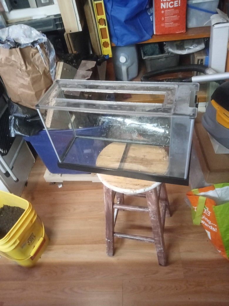 Fish Tank I Think 20 Gallon