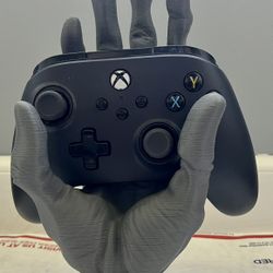 ALL NEW Xbox X PS5 3D printed 6 fingered gray alien hand controller holder stand