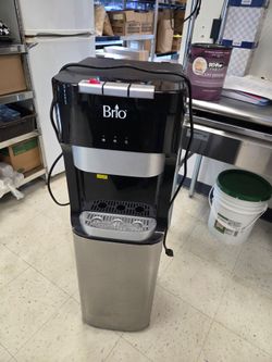 Water dispenser hot and cold