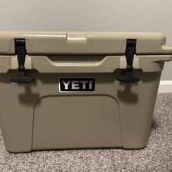 Yeti Tundra 35 Cooler