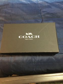 Monedero de mano marca Coach