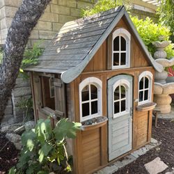 Small Wood Play House (For Kids)