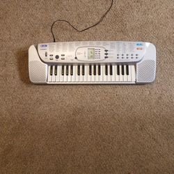 Casio SA-75 Electronic Keyboard 100 Tones, 30 Patterns, 10 Song Banks, Beat Maker