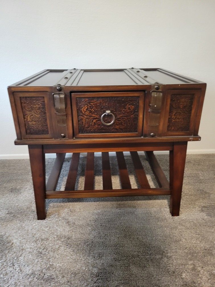 Side Accent Table / End Table