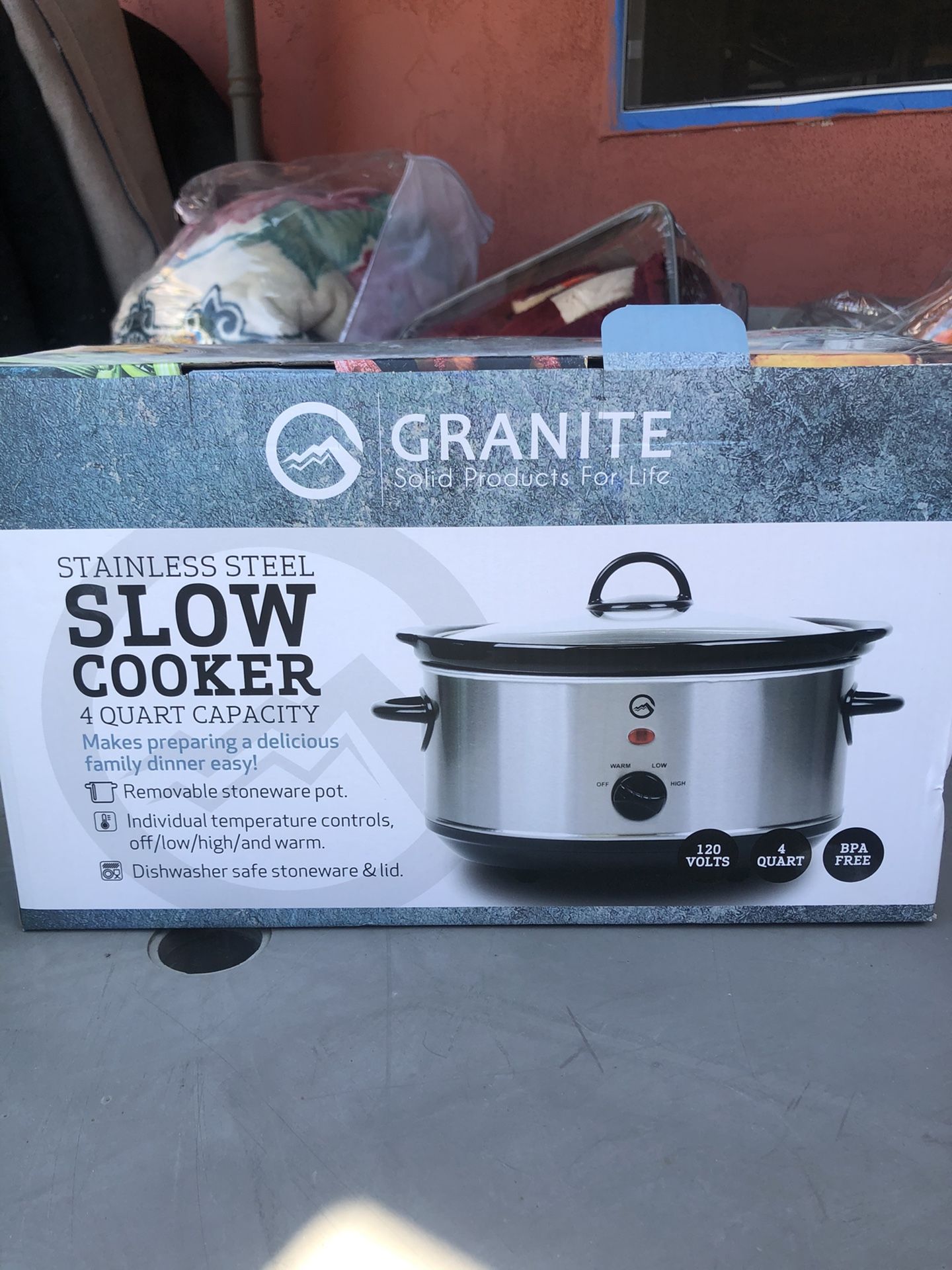 Slow cooker
